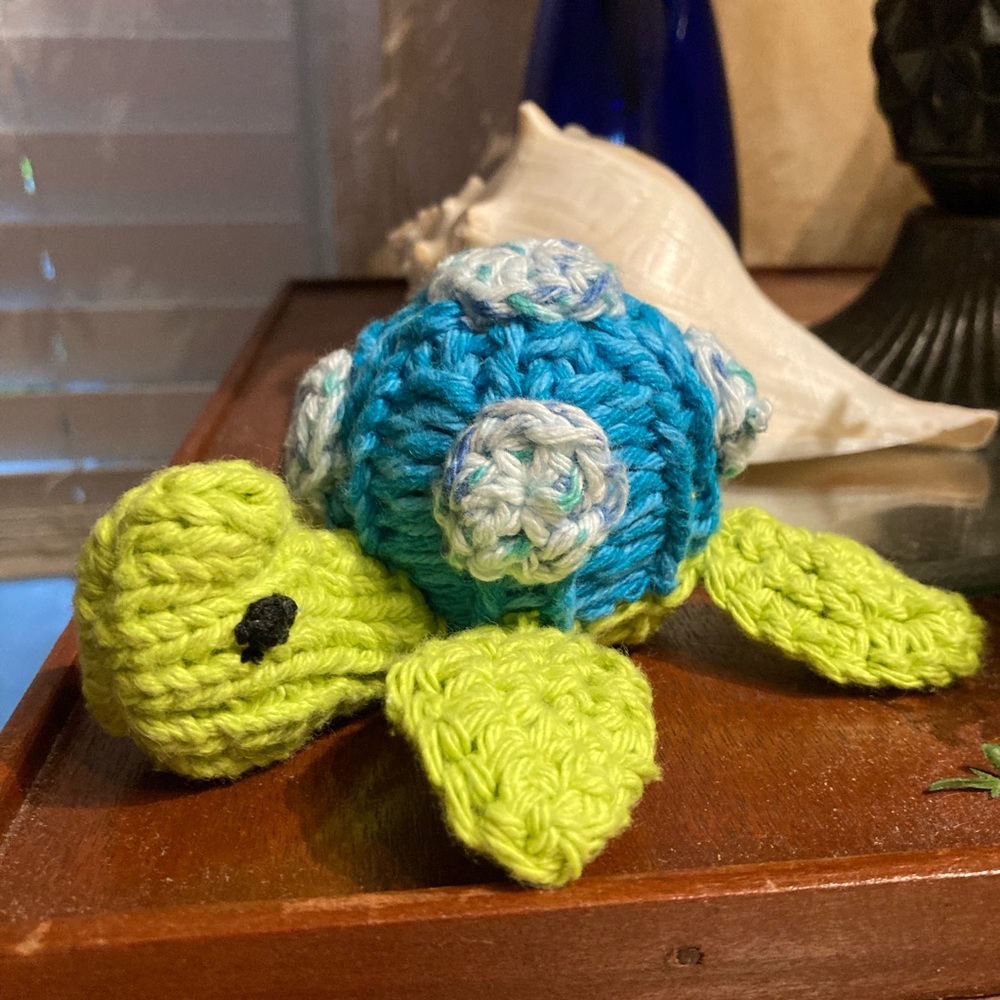 Handmade crochet Sea Turtle Amigurumi - 100 % Cotton yarns/threads Brand New